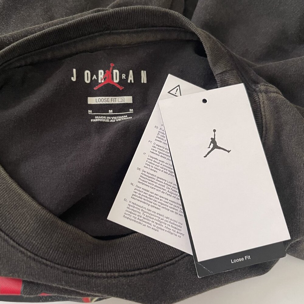 NWT Womens NIKE Air Jordan Heritage Graphic T-Shirt Black FB5137-010 Size Medium - Picture 2 of 4